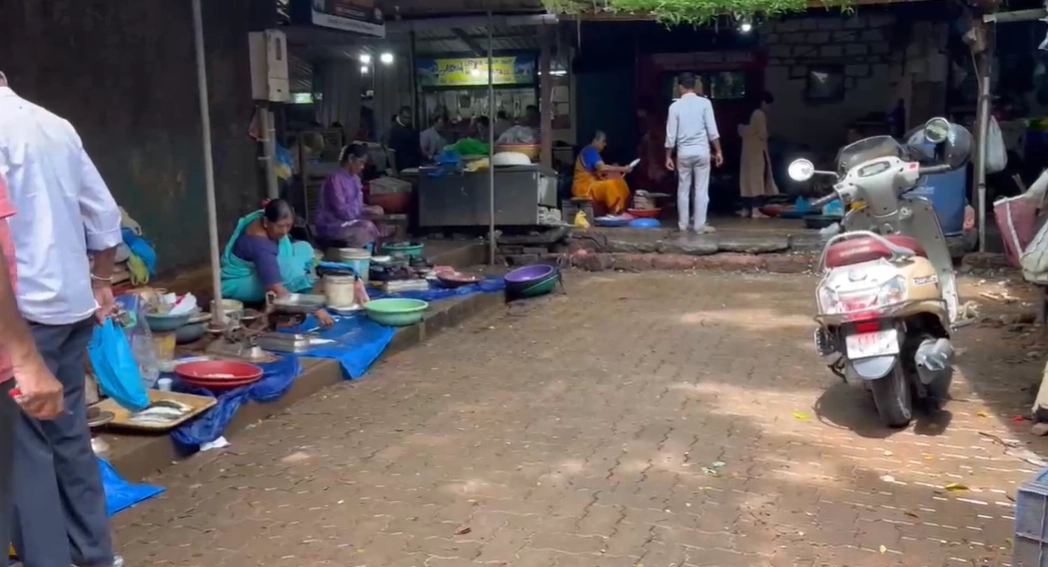 ಉರ್ವ; ಮೀನು ಮಾರುಕಟ್ಟೆ ಅವ್ಯವಸ್ಥೆ, ತ್ಯಾಜ್ಯ ಕೊಳೆತು ನಾರುತ್ತಿದ್ದು, ಸರಿಯಾದ ಒಳ ಚರಂಡಿ ಇಲ್ಲ! - News Karnataka