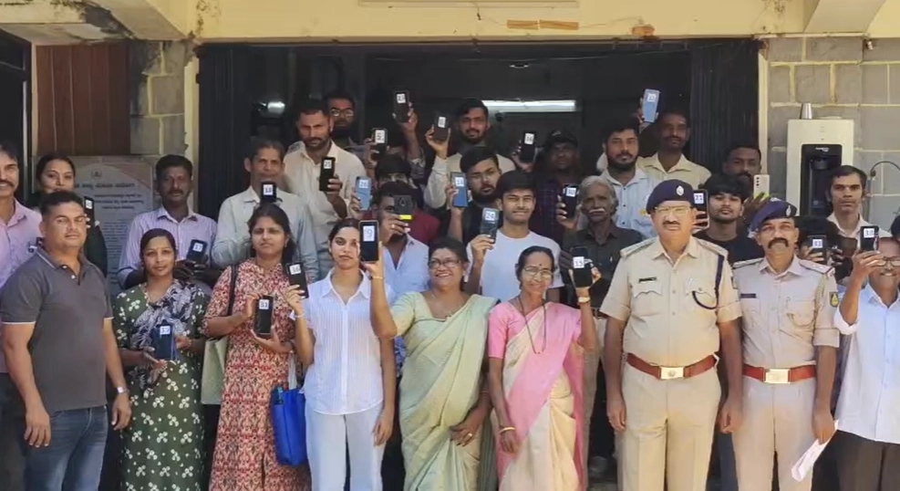 ಉಡುಪಿ: ಕಳವಾಗಿದ್ದ 60 ಮೊಬೈಲ್ ಪತ್ತೆ; ವಾರಸುದಾರರಿಗೆ ಹಸ್ತಾಂತರ! - News Karnataka