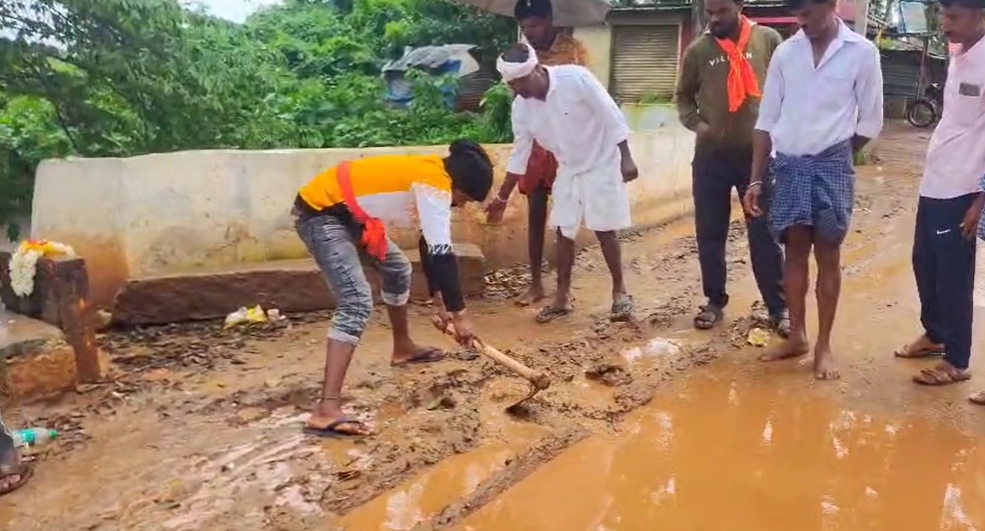 ಸೇತುವೆ ಕಾಮಗಾರಿ ಅಧ್ವಾನಕ್ಕೆ ಗ್ರಾಮಸ್ಥರ ಆಕ್ರೋಶ - News Karnataka