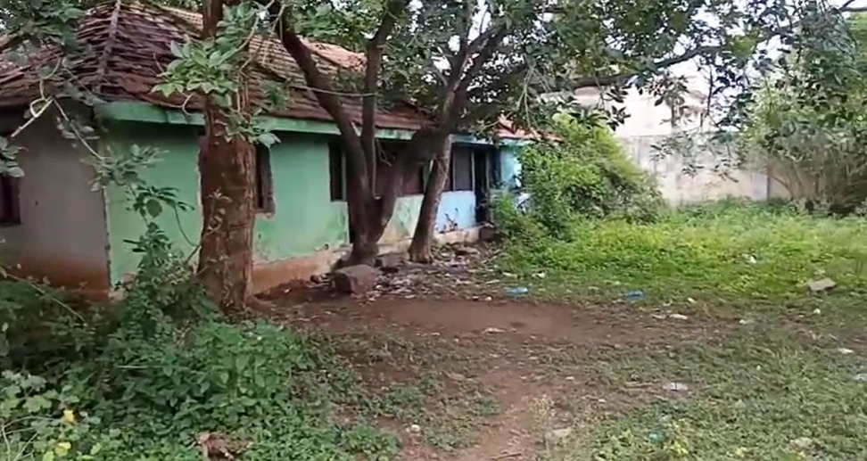 ಗುಂಡ್ಲುಪೇಟೆ: ಅನೈತಿಕ ಚಟುವಟಿಕೆ ತಾಣವಾದ ಆರೋಗ್ಯ ಇಲಾಖೆ ವಸತಿ ಗೃಹಗಳು - News Karnataka