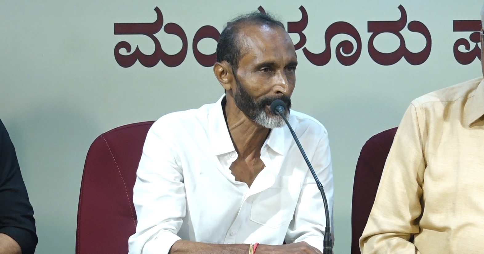 ʼ10 ಘಂಟೆ ಆಯಿತು ಕೊಳದ ಗಗ್ಗರ ಕಟ್ಟುವ ಸಂದರ್ಭದಲ್ಲಿ ಪೊಲೀಸರು ಗಗ್ಗರ ತೆಗೆಯಿರಿ ಅನ್ನುವ ಕಾಲ ಬರ್ಬಹುದುʼ - News Karnataka