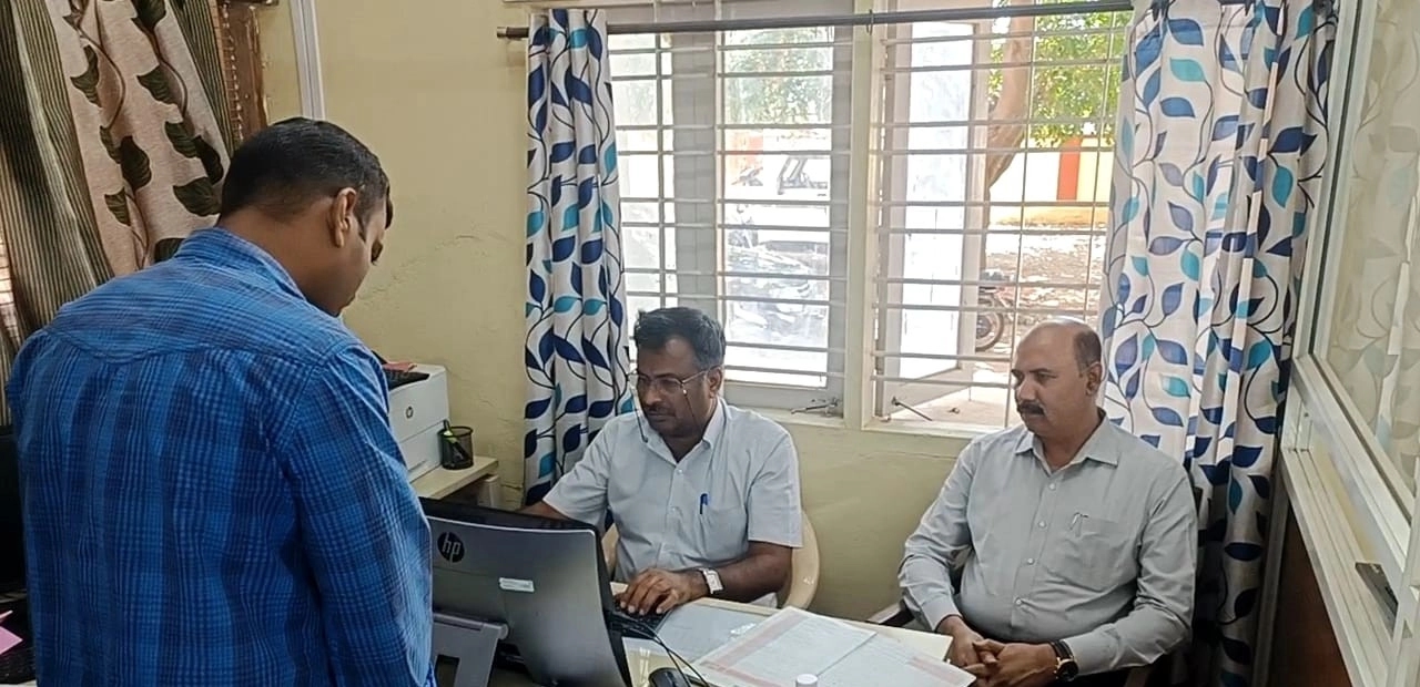 ಸಬ್ ರಿಜಿಸ್ಟರ್ ಕಛೇರಿಗಳಲ್ಲಿ ಕೆಲಸ ವಿಳಂಬ: ದಿಢೀರ್ ಭೇಟಿ ನೀಡಿದ ಲೋಕಾಯುಕ್ತ - News Karnataka