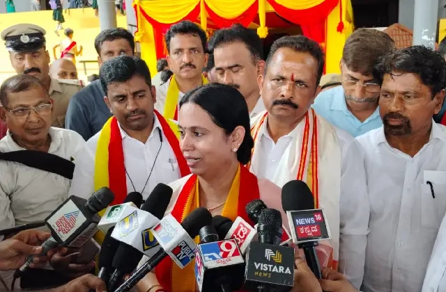 ಯತ್ನಾಳ್ ಅವರಿಗೆ ಹಿಂದೂ -ಮುಸ್ಲಿಂ ಬಿಟ್ಟು ಬೇರೇನೂ ಗೊತ್ತಿಲ್ಲ: ಸಚಿವೆ ಲಕ್ಷ್ಮೀ ಹೆಬ್ಬಾಳ್ಕರ್ - News Karnataka