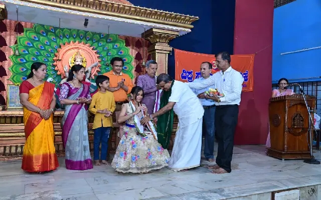 ವಿಪ್ರಸಮಾಗಮ ವೇದಿಕೆಯಲ್ಲಿ ಡ್ರಾಮಾ ಜೂನಿಯರ್ ವಿಜೇತೆ ರಿಷಿಕಾಗೆ ಸನ್ಮಾನ - News Karnataka