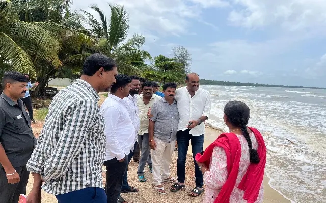 ಮಲ್ಪೆ ಕಡಲ್ಕೊರೆತ ಪ್ರದೇಶಗಳಿಗೆ ಶಾಸಕ ಯಶ್ ಪಾಲ್ ಅಧಿಕಾರಿಗಳೊಂದಿಗೆ ಭೇಟಿ - News Karnataka