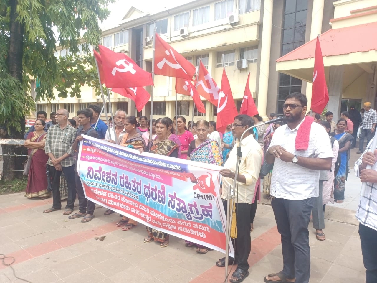 ನಿವೇಶನ ರಹಿತರಿಂದ ಪಾಲಿಕೆ ಎದುರು ಪ್ರತಿಭಟನೆ - News Karnataka