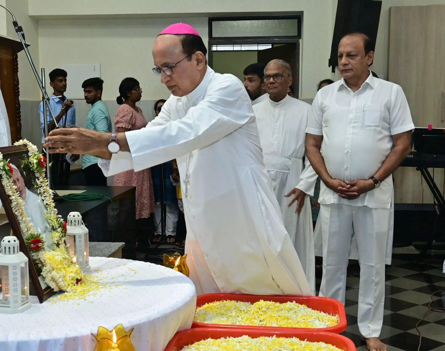 ಉಡುಪಿ ಧರ್ಮಪ್ರಾಂತ್ಯದ ವತಿಯಿಂದ ಅಗಲಿದ ಚೇತನ ಪೋಪ್ ಫ್ರಾನ್ಸಿಸ್ ಅವರಿಗೆ ಶೃದ್ಧಾಂಜಲಿ - News Karnataka