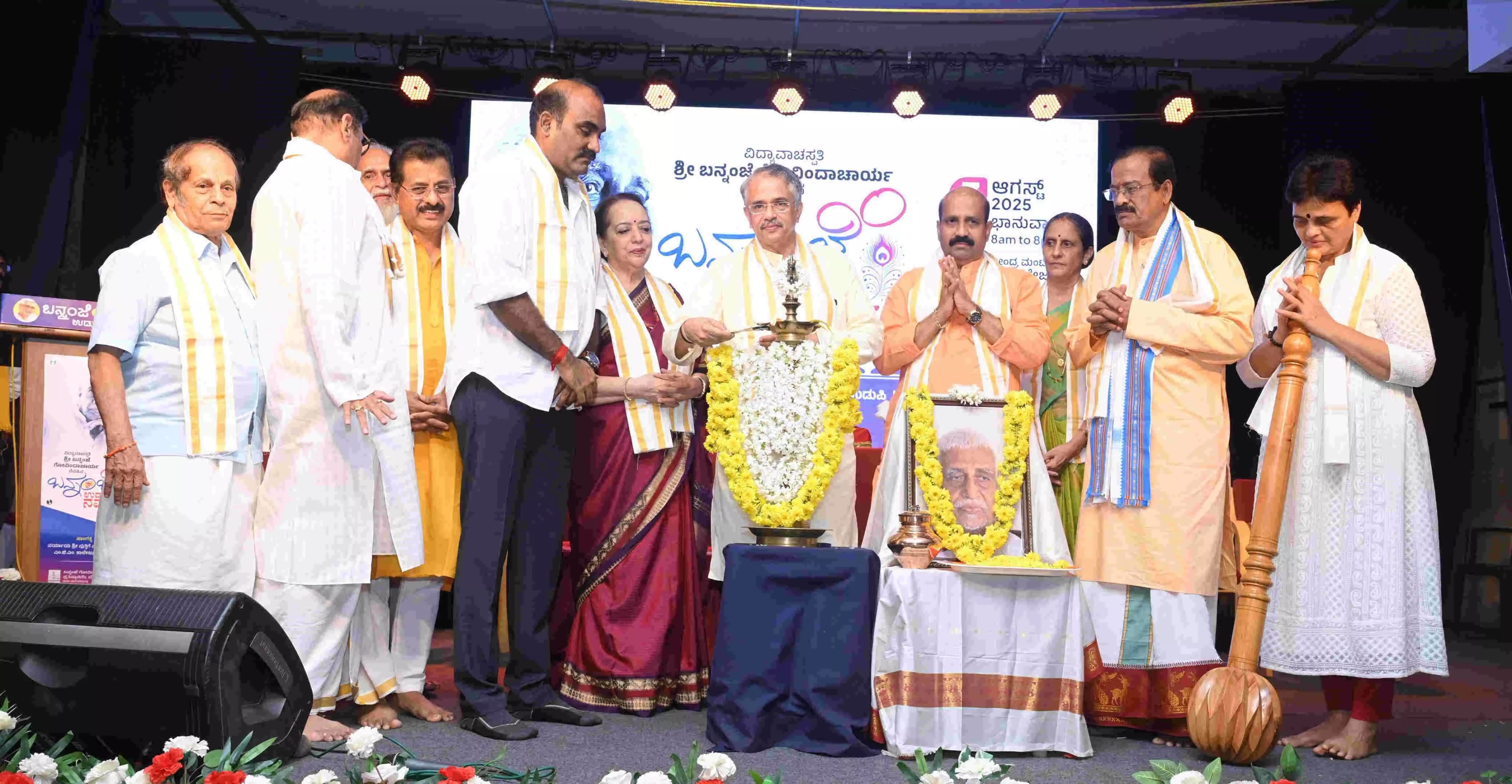 ಸಿದ್ದಾಂತವನ್ನು ವಾದ ಮಂಡಿಸುವುದರ ಮೂಲಕ ಗೆಲ್ಲಬೇಕು-ನ್ಯಾಯಮೂರ್ತಿ ವೇದವ್ಯಾಸಾಚಾರ್ಯ ಶ್ರೀಶಾನಂದರು - News Karnataka