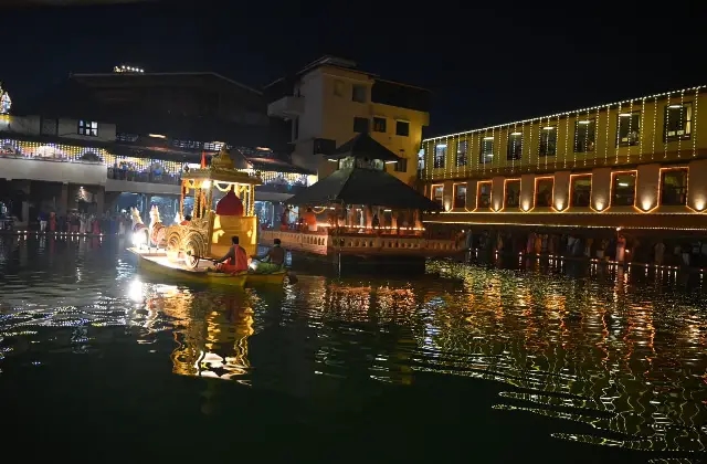 ಉಡುಪಿಯ ಶ್ರೀ ಕೃಷ್ಣಮಠದಲ್ಲಿ ಕಾರ್ತಿಕ ಲಕ್ಷದೀಪೋತ್ಸವದ ಸಂಭ್ರಮ - News Karnataka