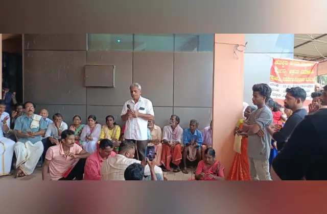 ಕೊಕ್ಕಡ: ಕೆನರಾ ಬ್ಯಾಂಕಿನಲ್ಲಿ ಅವ್ಯವಹಾರ, ವಂಚನೆಗಳಿಂದ ಗ್ರಾಹಕರಿಗೆ ಆಗುತ್ತಿರುವ ಸಮಸ್ಯೆಗಳ ವಿರುದ್ದ ಪ್ರತಿಭಟನೆ - News Karnataka