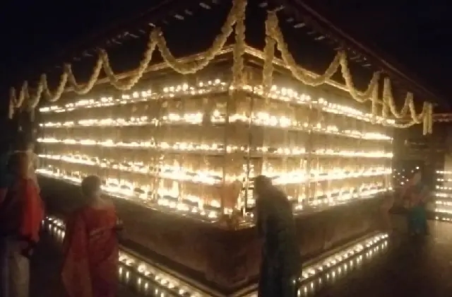 ಉಡುಪಿ ಲಕ್ಷ್ಮೀ ವೆಂಕಟೇಶ ದೇವಾಲಯದಲ್ಲಿ ವೈಭವದ ವಿಶ್ವರೂಪ ದರ್ಶನ - News Karnataka