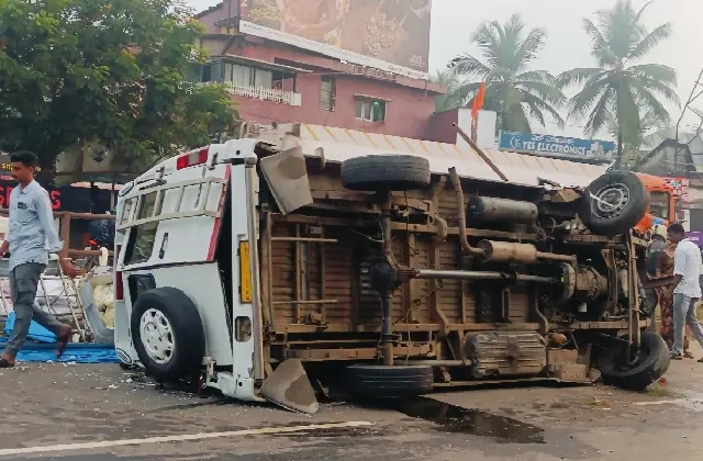 ಫರಂಗಿಪೇಟೆ: ಚಾಲಕನ ನಿಯಂತ್ರಣ ತಪ್ಪಿ ಟಿ.ಟಿ.ವಾಹನ ಪಲ್ಟಿ - News Karnataka