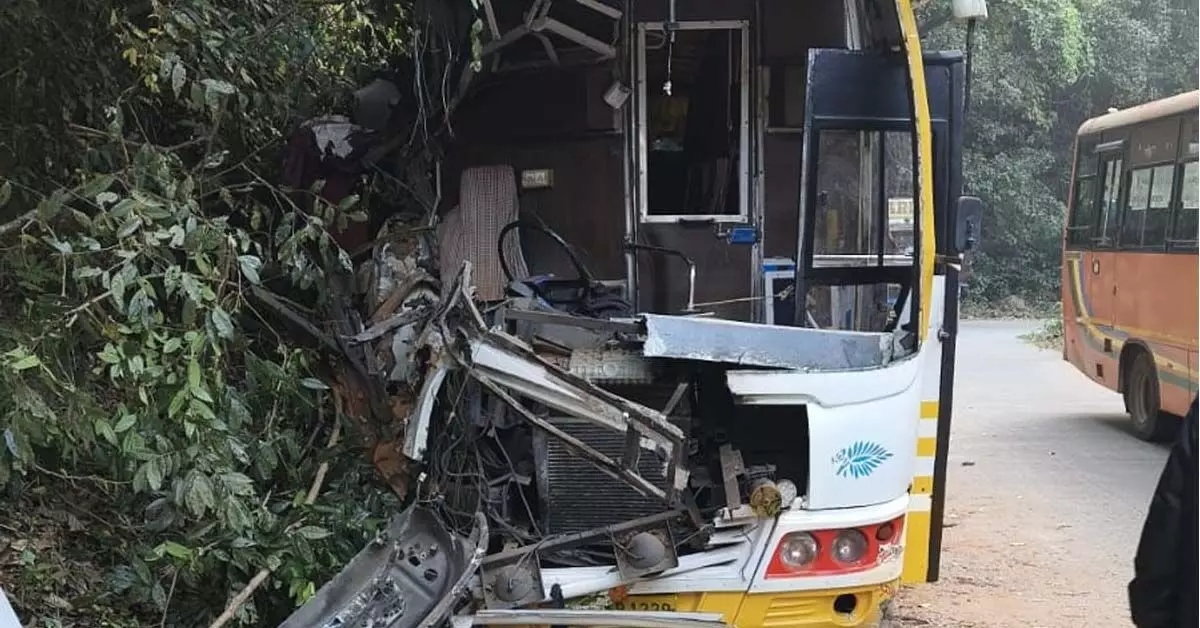 ಖಾಸಗಿ ಬಸ್ ಅಪಘಾತ; ಮಗು ಮೃತ್ಯು, ಹಲವರು ಗಂಭೀರ! - News Karnataka