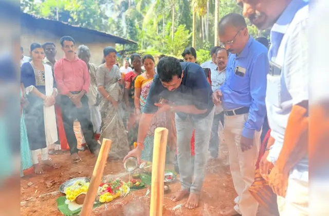 ಅಸಹಾಯಕ ಕುಟುಂಬಕ್ಕೆ ಸೂರು: ಉಪ್ಪಿನಂಗಡಿ ಗಣೇಶೋತ್ಸವ ಸಮಿತಿಯ ಮಾನವೀಯ ಕಾರ್ಯಕ್ಕೆ ಶಾಸಕ ಕಿಶೋರ್ ಕುಮಾರ್ ಪುತ್ತೂರು ಶ್ಲಾಘನೆ - News Karnataka