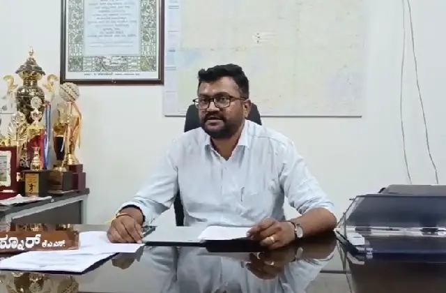 ರೈತ ಸಂಘದಿಂದ ಅನಧಿಕೃತ ಪ್ರತಿಭಟನೆ; ಕ್ರಮಕ್ಕೆ ಮುಂದಾದ ತಹಶೀಲ್ದಾರ್ ಶಿವಕುಮಾರ್ ಕಾಸ್ನೂರು..! - News Karnataka