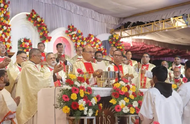ಬಿಕರ್ಣಕಟ್ಟೆ ಬಾಲ ಯೇಸು ದೇವಾಲಯದ ವಾರ್ಷಿಕ ಹಬ್ಬಕ್ಕೆ ಸಾವಿರಾರು ಭಕ್ತರ ಸಮಾಗಮ - News Karnataka