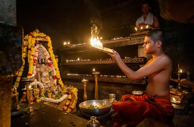 ಶೀರೂರು ವೇದವರ್ಧನತೀರ್ಥರಿಂದ ಮೊದಲ ಪೂಜೆ - News Karnataka