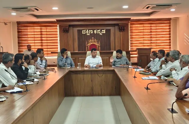 ಪಾಂಡೇಶ್ವರ ಲೆವೆಲ್ ಕ್ರಾಸಿಂಗ್ನ ಸಂಚಾರ ಸಮಸ್ಯೆಗೆ ತುರ್ತು ಪರಿಹಾರಕ್ಕೆ ರೈಲ್ವೆ ಅಧಿಕಾರಿಗಳಿಗೆ ಸಂಸದ ಕ್ಯಾ. ಚೌಟ ಸೂಚನೆ - News Karnataka