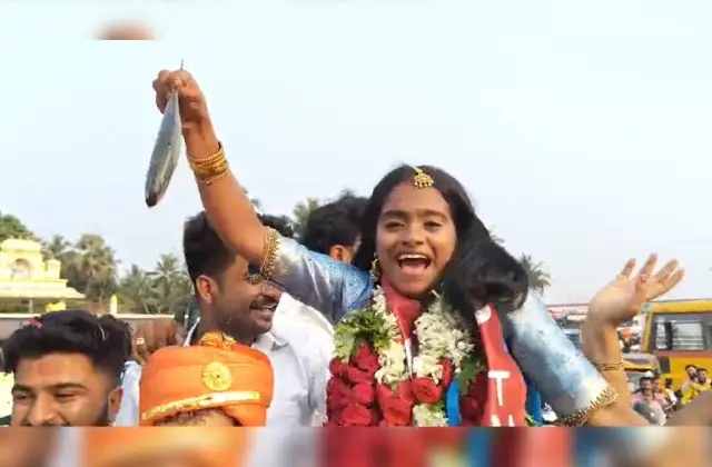 ತನ್ನ ಇಷ್ಟದ ಬಂಗುಡೆ ಮೀನು ಹಿಡಿದು ಕುಣಿದ ಬಿಗ್ ಬಾಸ್ ರನ್ನರ್ ಅಪ್ ರಕ್ಷಿತಾ..! - News Karnataka