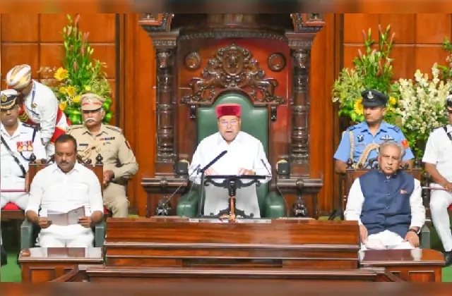 ಜಂಟಿ ಅಧಿವೇಶನದಲ್ಲಿ ಕೇವಲ 2 ಸಾಲಿನಲ್ಲಿ ಭಾಷಣ ಮುಗಿಸಿದ ರಾಜ್ಯಪಾಲರು! - News Karnataka