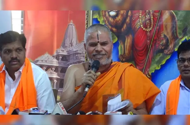 ಉಡುಪಿ ಜಿಲ್ಲಾಧಿಕಾರಿ ಕೇಸರಿ ಧ್ವಜ ಹಾರಿಸಿರೋದಕ್ಕೆ ಕಾಂಗ್ರೆಸ್ ನಾಯಕರ ವಿರೋಧ ವಿಚಾರ; ಗುರುಪುರ ವಜ್ರದೇಹಿ ಮಠದ ರಾಜಶೇಖರಾನಂದ ಸ್ವಾಮೀಜಿ ಪ್ರತಿಕ್ರಿಯೆ - News Karnataka