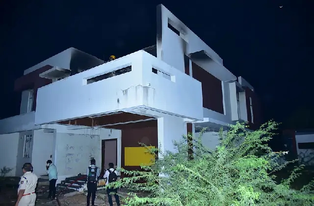 ಜನಾರ್ದನ ರೆಡ್ಡಿ, ಶ್ರೀರಾಮುಲು ಒಡೆತನದ ಮನೆಗೆ ಬೆಂಕಿ ಪ್ರಕರಣ: 8 ಮಂದಿ ವಶಕ್ಕೆ - News Karnataka
