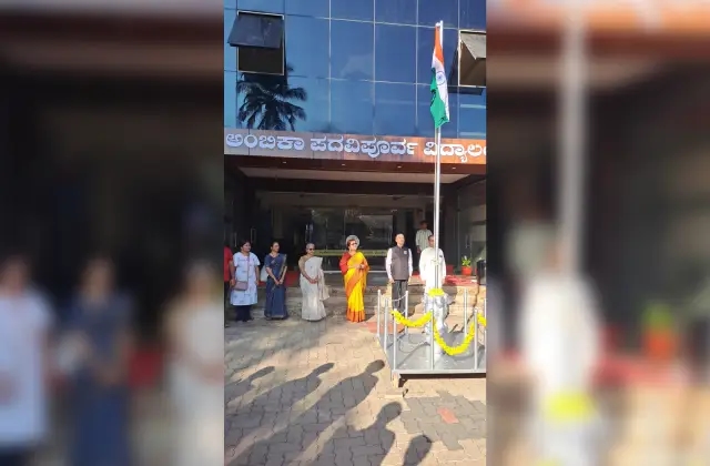 ಅಂಬಿಕಾ ಸಮೂಹ ಶಿಕ್ಷಣ ಸಂಸ್ಥೆಗಳಲ್ಲಿ ಪ್ರಜಾಪ್ರಭುತ್ವ ದಿನಾಚರಣೆ - News Karnataka