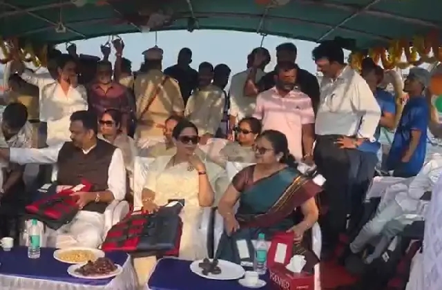 ಕಡ್ಡಾಯ ಆದೇಶ; ಜಿಲ್ಲಾಧಿಕಾರಿಗಳೇ ಲೈಫ್ ಜಾಕೆಟ್ ಧರಿಸದ ವಿಡಿಯೋ ವೈರಲ್! - News Karnataka