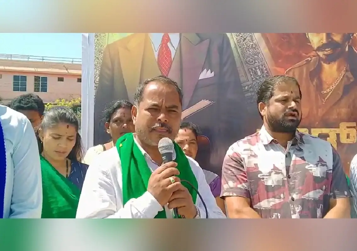 ಲ್ಯಾಂಡ್ ಲಾರ್ಡ್ ಚಿತ್ರಕ್ಕೆ ಬೃಹತ್ ಜಾಥಾ, ನಂಜನಗೂಡಿನಲ್ಲಿ ಐನೂರಕ್ಕೂ ಹೆಚ್ಚು ಜನರಿಂದ ಉಚಿತ ಚಿತ್ರವೀಕ್ಷಣೆ! - News Karnataka