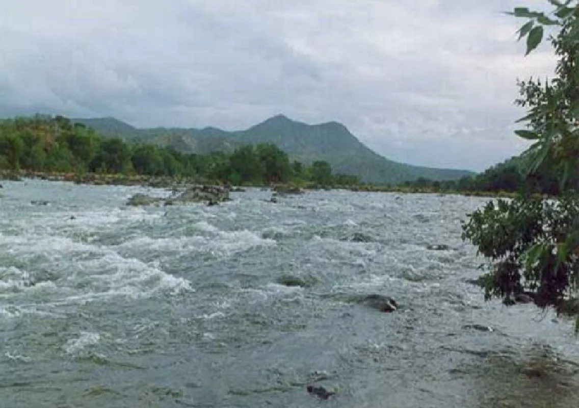 ಕಾವೇರಿ ನದಿಗೆ ಬಿದ್ದು ವೃದ್ದೆ ಆತ್ಮಹತ್ಯೆಗೆ ಯತ್ನ, ಸ್ಥಳೀಯರಿಂದ ರಕ್ಷಣೆ! - News Karnataka