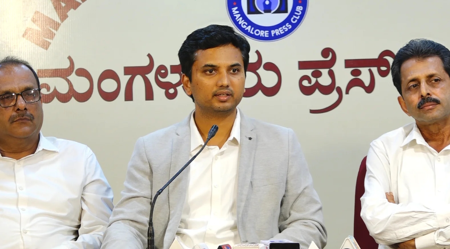 ಮಂಗಳೂರಿನಲ್ಲಿ ಶಾಶ್ವತ ಹೆಲಿಪ್ಯಾಡ್ ನಿರ್ಮಿಸಲು ಚಿಂತನೆ: ದ.ಕ. ಡಿಸಿ ದರ್ಶನ್ ಎಚ್.ವಿ - News Karnataka