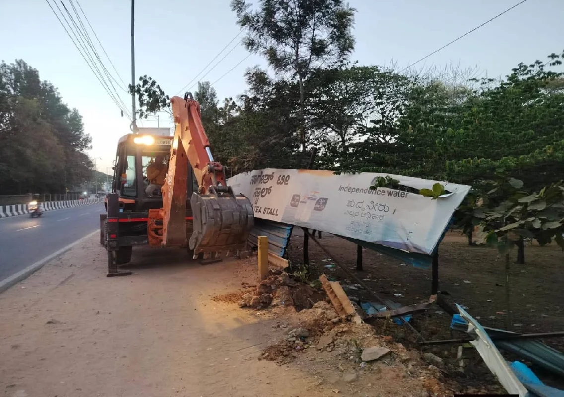 ಬೆಳ್ಳಂಬೆಳಗ್ಗೆ ಒತ್ತುವರಿದಾರರಿಗೆ ಶಾಕ್, ಭೂಗಳ್ಳರಿಗೆ ಬಿಸಿ ಮುಟ್ಟಿಸಿದ ಜಿಲ್ಲಾಡಳಿತ; ಕೋಟ್ಯಾಂತರ ಮೌಲ್ಯದ ಜಾಗ ವಶಕ್ಕೆ! - News Karnataka