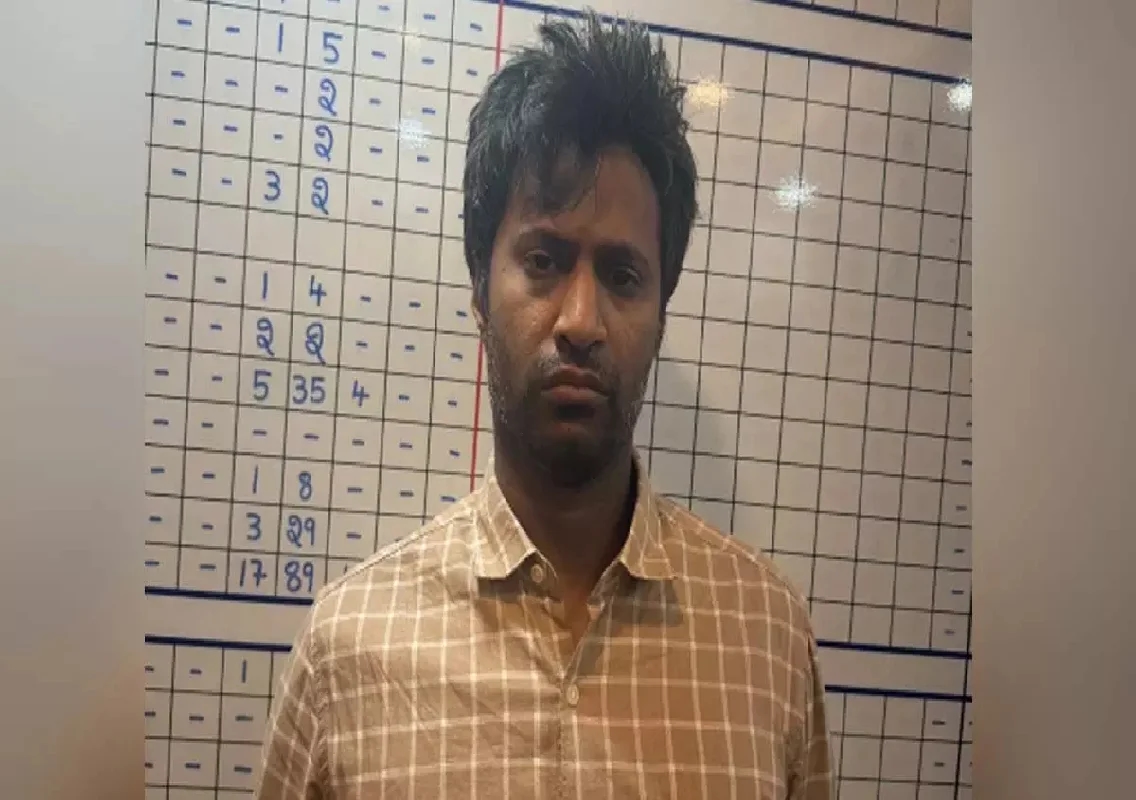 ಚಾಕುವಿನಿಂದ ಇರಿದು ತಂದೆ-ತಾಯಿಯನ್ನೇ ಹತ್ಯೆಗೈದ ಪುತ್ರ! - News Karnataka