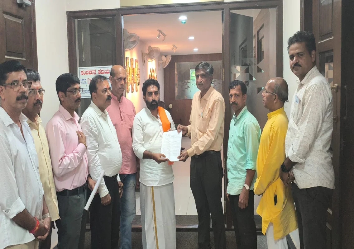 ‘ವ್ಯಾಲೆಂಟೈನ್ ಡೇ’ ಹೆಸರಿನಲ್ಲಿ ನಡೆಯುವ ಅನಾಚಾರಗಳನ್ನು ತಡೆಯಲು ತಕ್ಷಣ ಕ್ರಮಕೈಗೊಳ್ಳಿ; ಹಿಂದೂ ಜನಜಾಗೃತಿ ಸಮಿತಿಯಿಂದ ಜಿಲ್ಲಾಧಿಕಾರಿಗಳಿಗೆ ಮನವಿ - News Karnataka