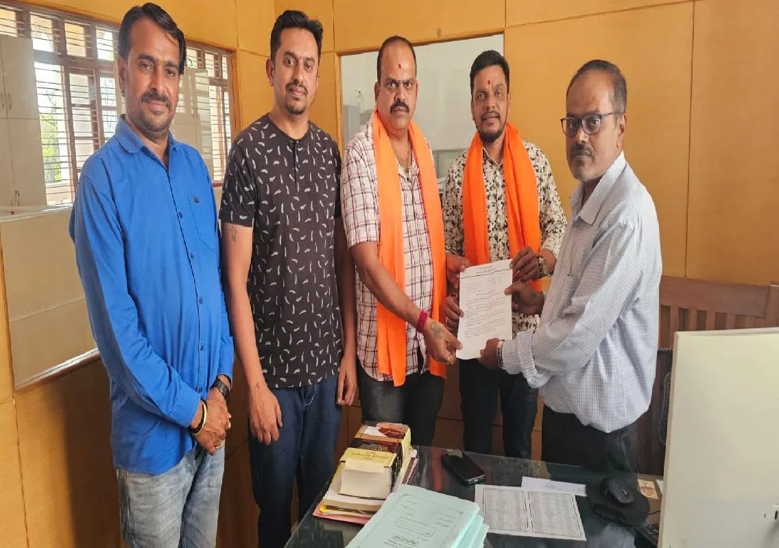ಬೆಟ್ಟಿಂಗ್ ಆಪ್ ನಿಷೇಧಿಸಿ; ಯುವ ಭಾರತ್ ಸಂಘಟನೆಯಿಂದ ಜಿಲ್ಲಾಡಳಿತಕ್ಕೆ ಮನವಿ! - News Karnataka