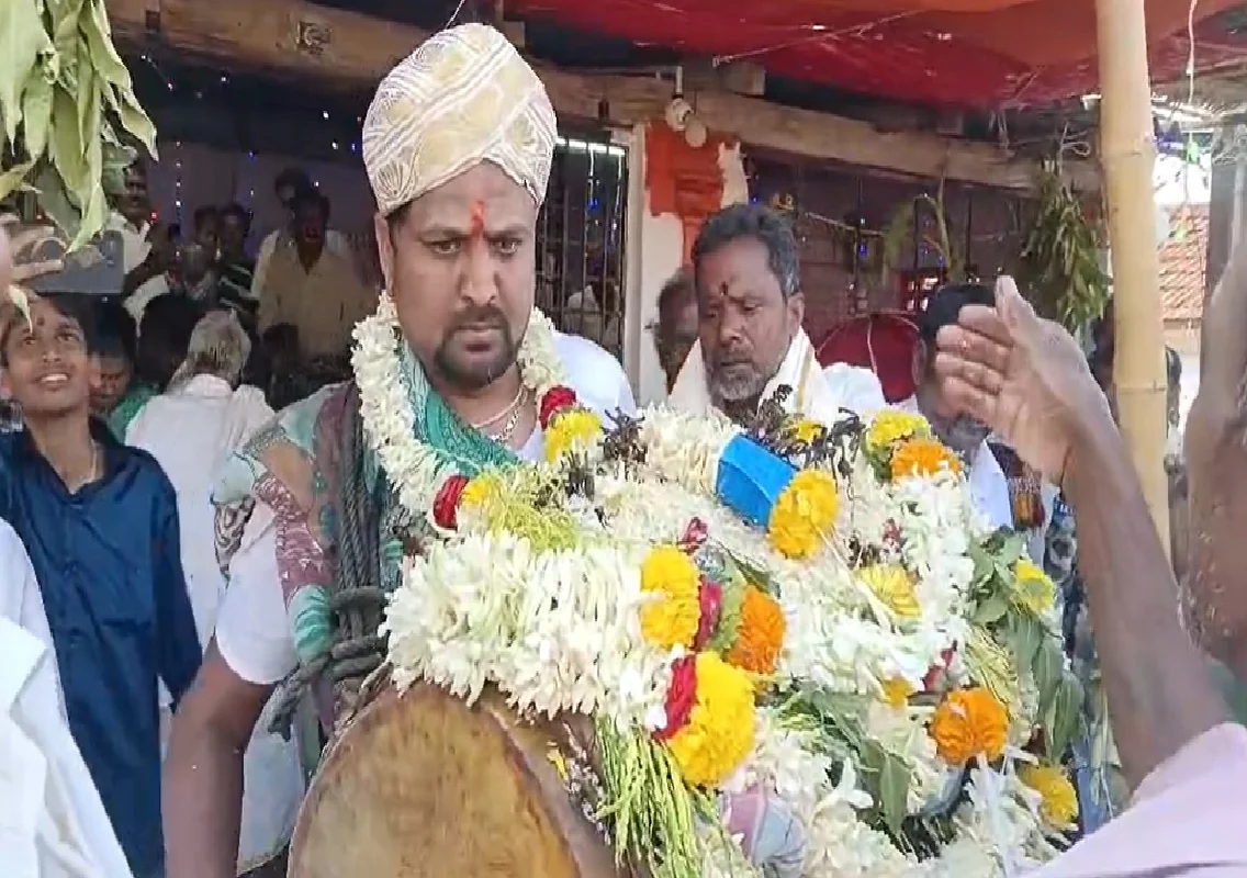 ಭಕ್ತಿಯ ಪರಮಾವಧಿ, ಬಾಯಿಗೆ ಬೀಗ ಹಾಕಿಕೊಂಡು ಮಾರಮ್ಮನಿಗೆ ಹರಕೆ ಸಲ್ಲಿಸುವ ಚುಂಚನಹಳ್ಳಿ ಗ್ರಾಮಸ್ಥರು - News Karnataka