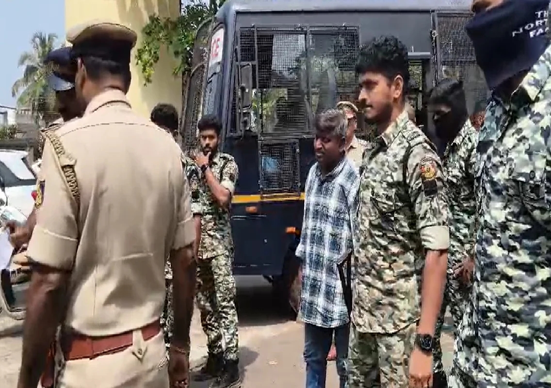 ನಕ್ಸಲ್ ಕರಪತ್ರ ಹಚ್ಚಿದ್ದ ಪ್ರಕರಣ ; ವಾಟೆಂಡ್ ನಕ್ಸಲ್ ಬೆಳ್ತಂಗಡಿ ನ್ಯಾಯಾಲಯಕ್ಕೆ ಹಾಜರು - News Karnataka