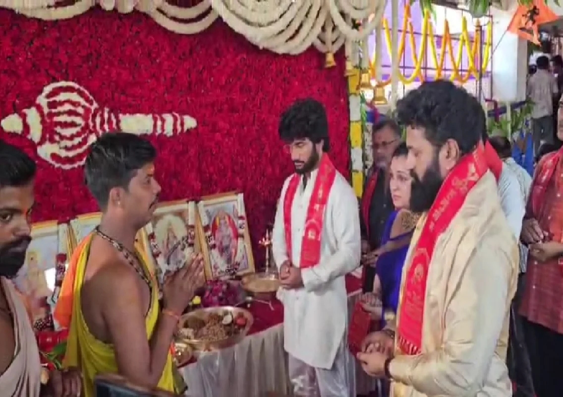 ಅಂಜನಾದ್ರಿ ಬೆಟ್ಟಕ್ಕೆ ನಟ ರಿಷಬ್ ಶೆಟ್ಟಿ ದಂಪತಿ ಭೇಟಿ - News Karnataka