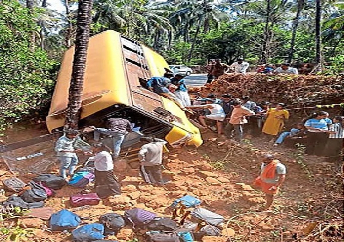 ಬೈಂದೂರು: ಖಾಸಗಿ ಶಾಲಾ ಬಸ್ ಅಪಘಾತ- ವಿದ್ಯಾರ್ಥಿಗಳು ಅಪಾಯದಿಂದ ಪಾರು - News Karnataka