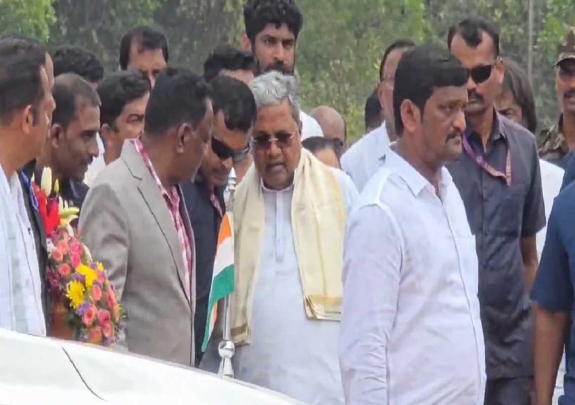 ಕಾರ್ಕಳಕ್ಕೆ ಬಂದಿಳಿದ ಸಿಎಂ ಸಿದ್ದರಾಮಯ್ಯ- ಹೆಲಿಪ್ಯಾಡ್ ನಲ್ಲಿ ಸಿಎಂಗೆ ಭವ್ಯ ಸ್ವಾಗತ - News Karnataka