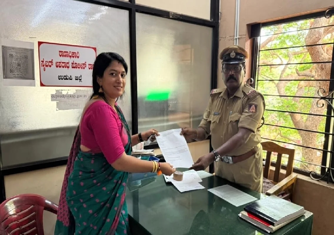 ಕಾರ್ಕಳ: ಫೇಸ್ ಬುಕ್ ನಲ್ಲಿ ಪ್ರಧಾನಿಗೆ ಅವಮಾನ- ಮಹಿಳೆ ವಿರುದ್ಧ ದೂರು ದಾಖಲು - News Karnataka