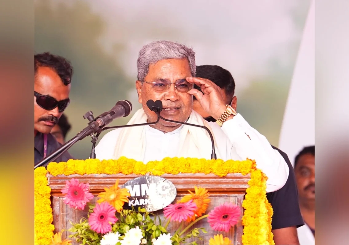 ವೀರಪ್ಪ ಮೊಯಿಲಿಯ ಬಡವರ ಪರ ನಿಲುವು ಪ್ರಶಂಸಾರ್ಹ: ಸಿಎಂ ಸಿದ್ದರಾಮಯ್ಯ - News Karnataka