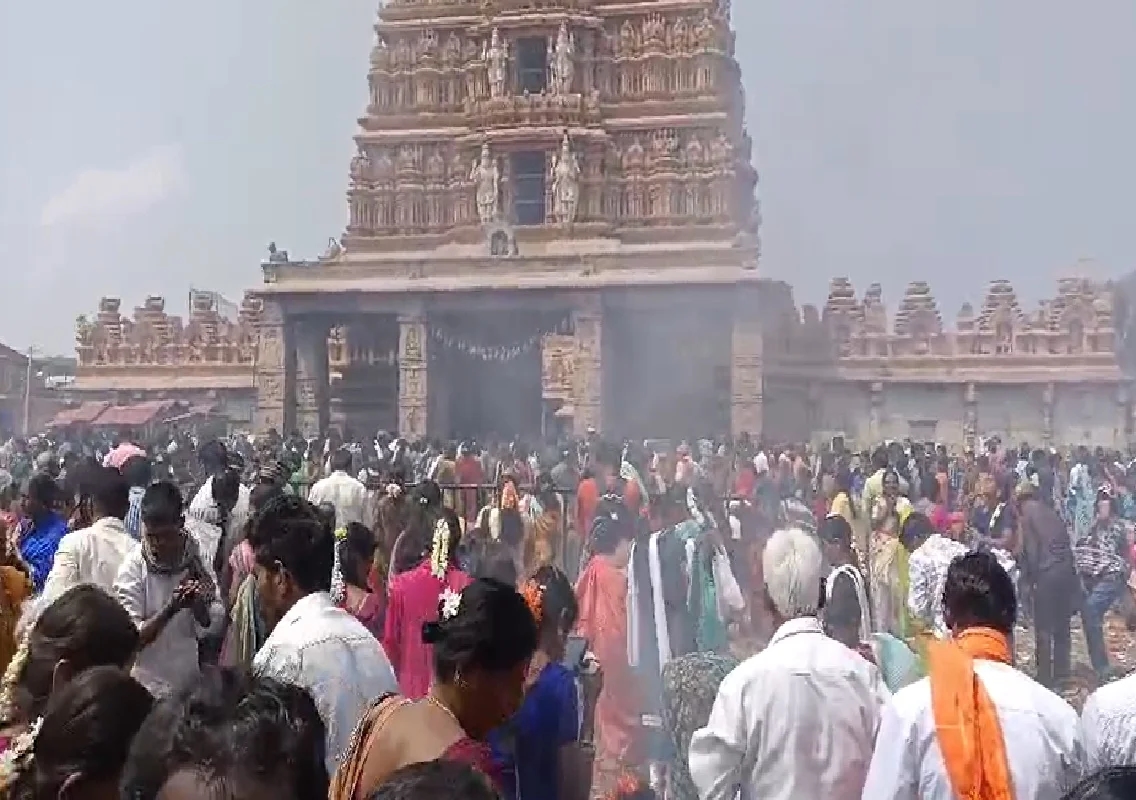 ಕುಸಿತ ಕಂಡ ನಂಜುಂಡೇಶ್ವರನ ಆದಾಯ, ನಂಜುಂಡನಿಗೆ 82 ಲಕ್ಷ ರೂ. ಕಾಣಿಕೆ! - News Karnataka