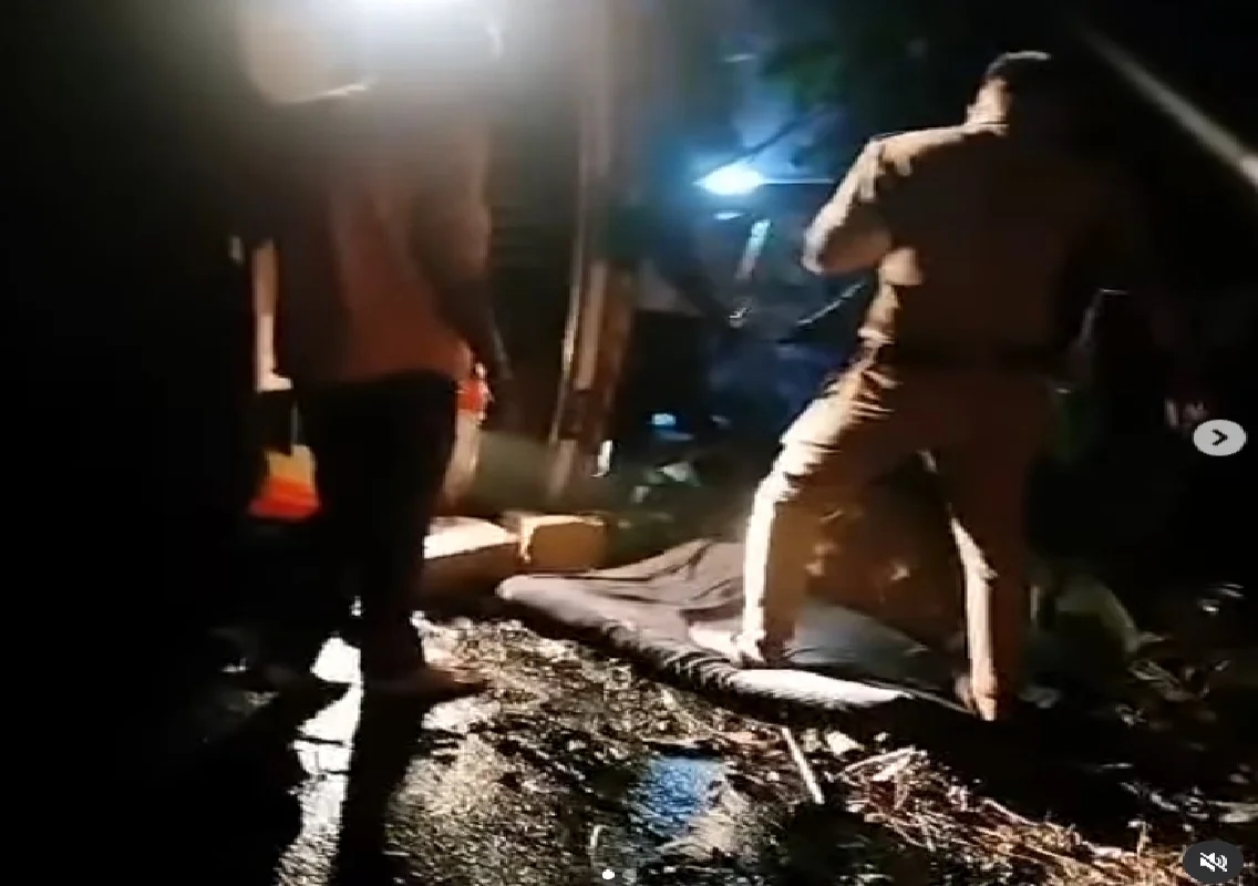 ಉಡುಪಿ: ಮಾಳ ಘಾಟಿಯಲ್ಲಿ ಲಾರಿ ಅಪಘಾತ, 112 ಸಹಾಯವಾಣಿಗೆ ಕರೆ; ಇಬ್ಬರು ಗಾಯಾಳುಗಳು ಆಸ್ಪತ್ರೆಗೆ ದಾಖಲು! - News Karnataka