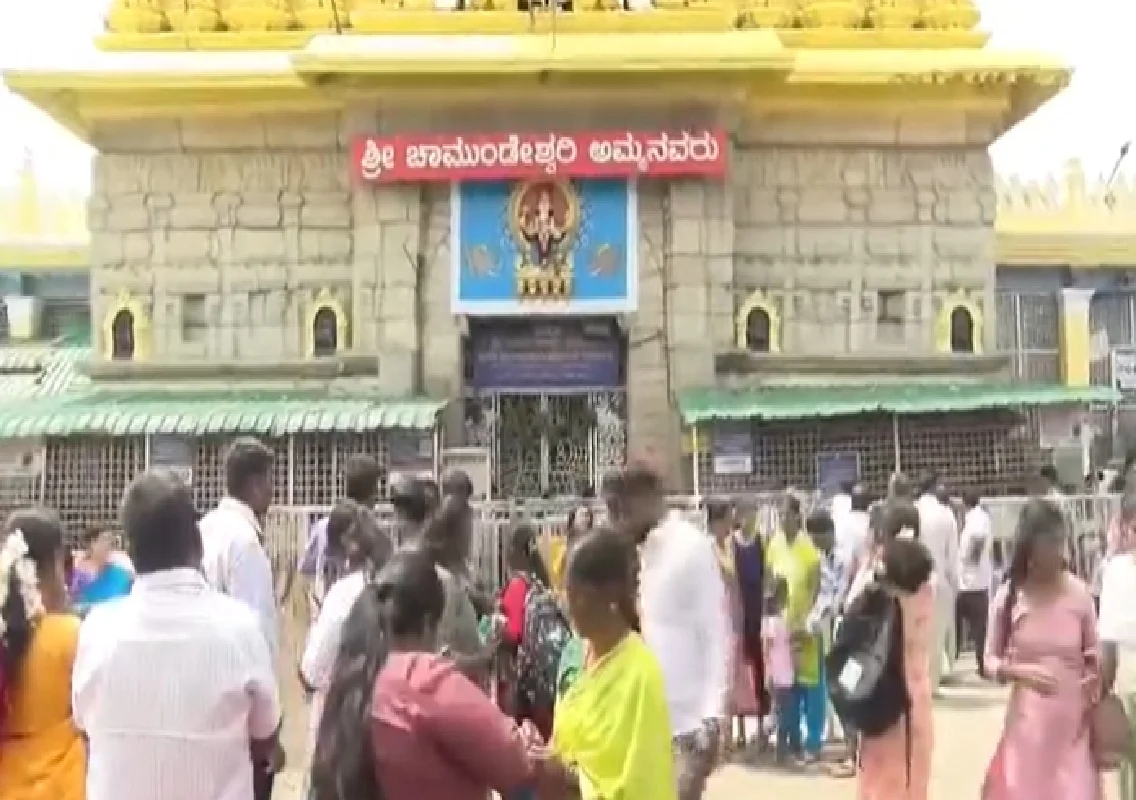 ಚಂದ್ರ ಗ್ರಹಣ ಹಿನ್ನೆಲೆ; ಮೈಸೂರಿನ ಚಾಮುಂಡೇಶ್ವರಿ ದೇವರ ದರ್ಶನದಲ್ಲಿ ಬದಲಾವಣೆ! - News Karnataka