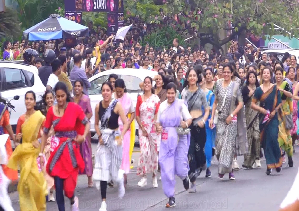 ಮಂಗಳೂರಿನಲ್ಲಿ ಮಹಿಳೆಯರಿಂದ ಸೀರೆ ಓಟ; ರಸ್ತೆಯಲ್ಲೇ ಸಾವಿರಾರು ನಾರಿಯರ ರನ್ನಿಂಗ್ ಸ್ಪರ್ಧೆ! - News Karnataka