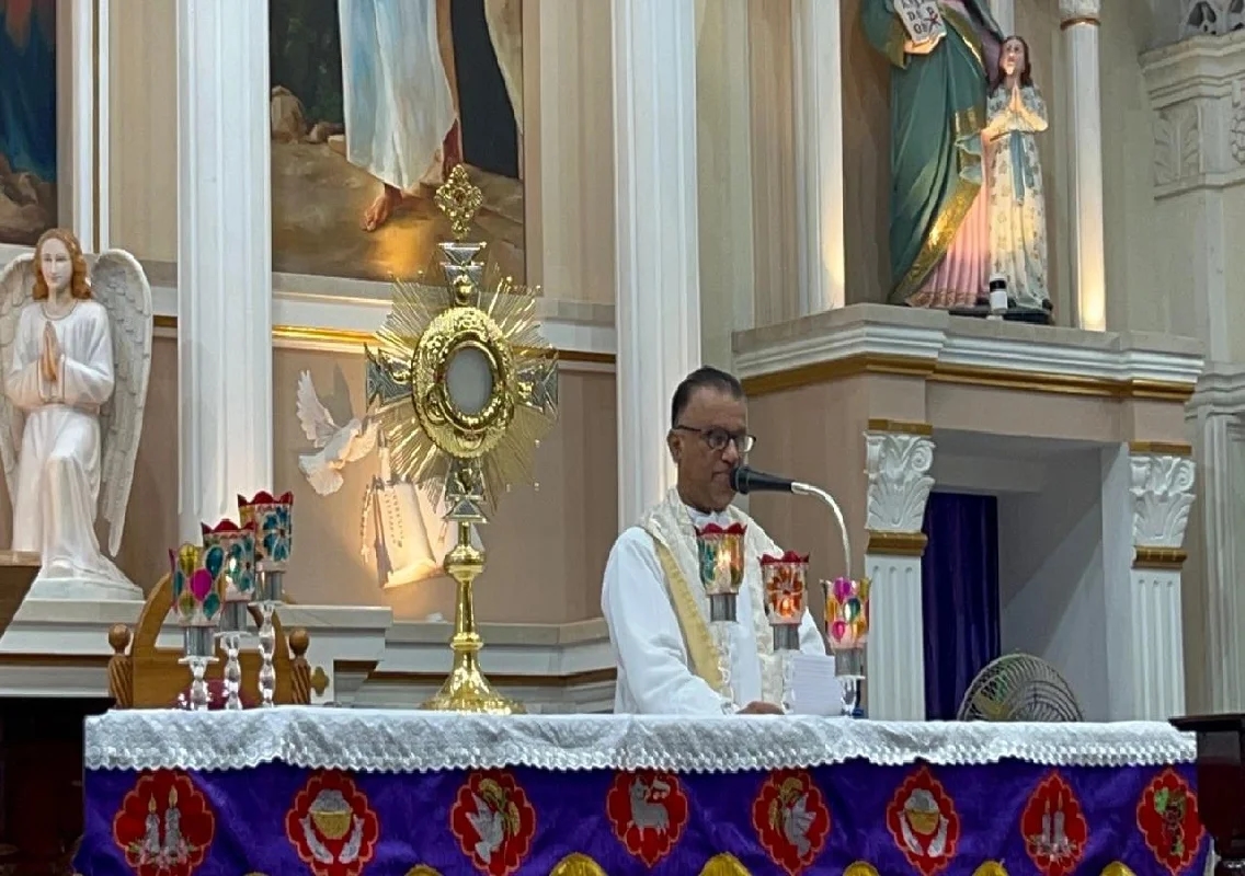 ಮಧ್ಯಪ್ರಾಚ್ಯದಲ್ಲಿ ಯುದ್ದದ ಉದ್ವಿಗ್ನತೆ: ಉಡುಪಿ ಧರ್ಮಪ್ರಾಂತ್ಯದಲ್ಲಿ ಶಾಂತಿಗಾಗಿ ವಿಶೇಷ ಪ್ರಾರ್ಥನೆ ಸಲ್ಲಿಕೆ - News Karnataka