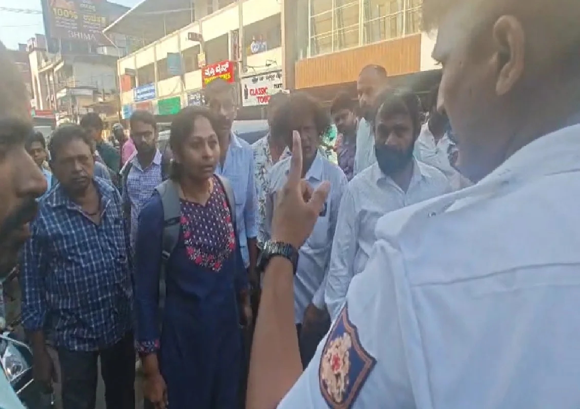 ಉಡುಪಿ: ಸ್ಕೂಟಿಗೆ ಡಿಕ್ಕಿ ಹೊಡೆದು ರಸ್ತೆಗೆ ಬಿದ್ದ ದಂಪತಿಗೆ ಹಲ್ಲೆಗೈದ ಕಾರು ಚಾಲಕ! - News Karnataka