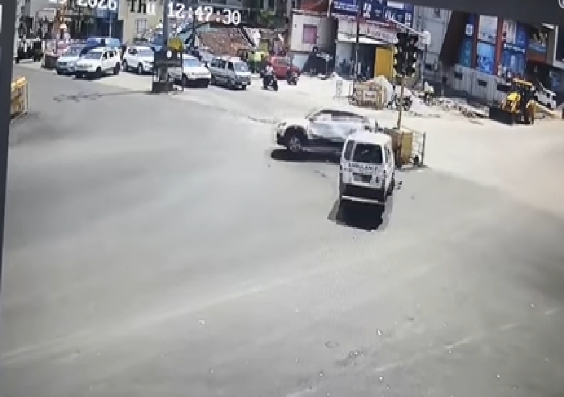 ಶಿವಮೊಗ್ಗ: ಮಾರುತಿ ಬ್ರೀಝಾ ಕಾರು, ಅಂಬ್ಯೂಲೆನ್ಸ್ ಮುಖಾಮುಖಿ ಡಿಕ್ಕಿ! - News Karnataka