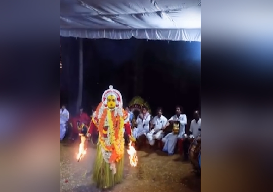 ದೈವ ನರ್ತನ ಮೊಬೈಲ್ ನಲ್ಲಿ ವಿಡಿಯೋ ಚಿತ್ರೀಕರಣ, ಕೆರಳಿದ ದೈವ..! - News Karnataka